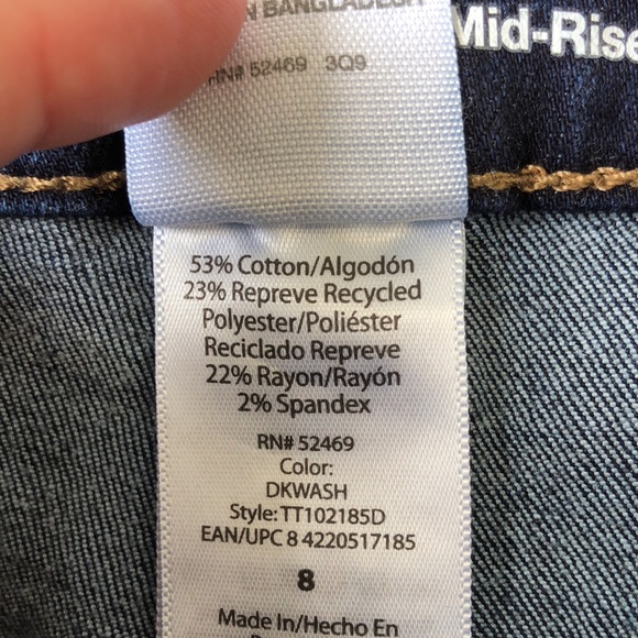 NWOT! - TIME and TRU Mid-Rise Denim Jean Shorts w/Stretch - Picture 3 of 4